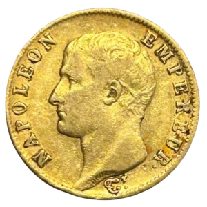 Tête nue de Napoléon Ier à gauche.