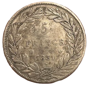 L'inscription "5 francs 1831" entouré d'une couronne de laurier et de chêne.