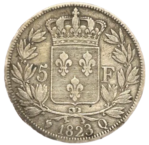 Ecu de France couronné dans une couronne de laurier.