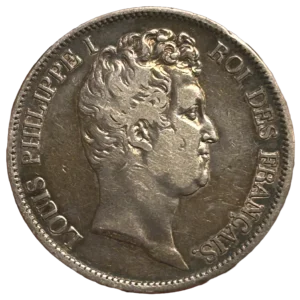 L'inscription "5 francs 1831" entouré d'une couronne de laurier et de chêne.