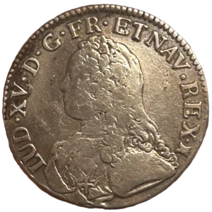 Buste cuirassé et décoré de l'ordre du Saint-Esprit de Louis XV à gauche.