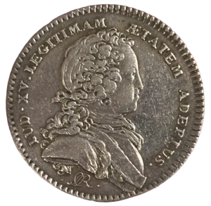 Buste de Louis XV à droite.