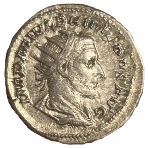 Buste radié, drapé et cuirassé de Philippe Ier à droite.