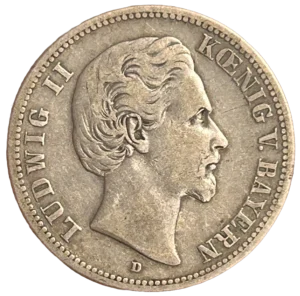 Tête nue du roi Louis II de Bavière à gauche.