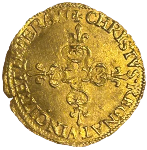 Croix anillée et fleurdelisée.