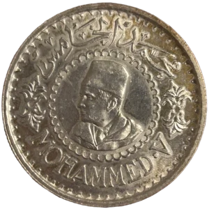 Buste à gauche de Mohammed V à gauche.