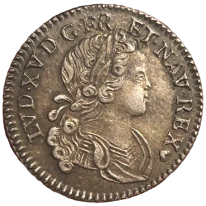 Buste lauré, drapé et cuirassé de Louis XV à droite.
