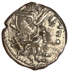 Tête casquée de Rome à droite. Derrière la marque X.