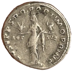 Aeternitas (l’Eternité) drapée, debout à gauche, tenant la tête de Sol (le Soleil) de la main droite, celle de Luna (le Lune) de la main gauche.