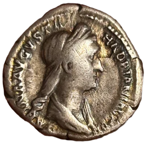 Buste diadémé et drapé de Sabine à droite.