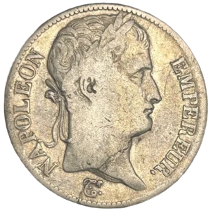 Tête laurée de Napoléon Ier à droite.