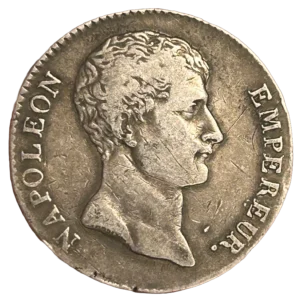 Tête nue de Napoléon Ier à droite.