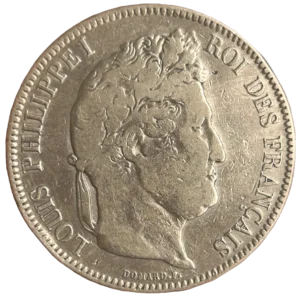 Tête laurée de Louis Philippe Ier à droite.