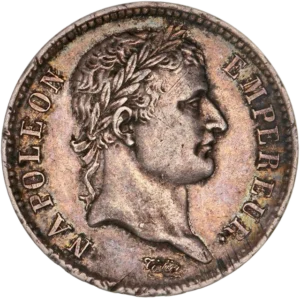 Tête laurée de Napoléon Ier à droite.