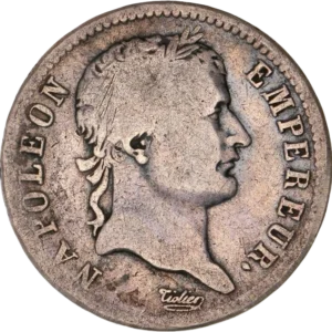 Tête laurée de Napoléon Ier à droite.