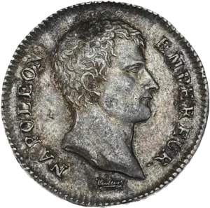 Tête nue de Napoléon Ier à droite.