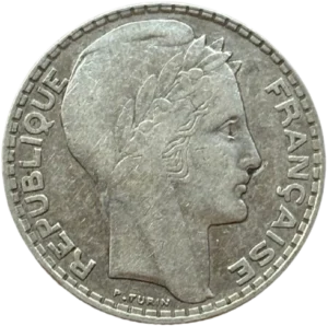 Inscription "10 francs 1937, Liberté, égalité, fraternité" entre deux épis de blé.