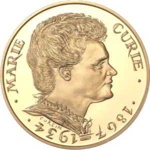 Buste de Marie Curie à droite.