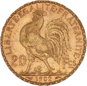 Coq marchant à gauche.