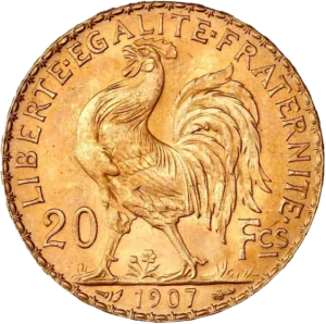 Coq marchant à gauche.