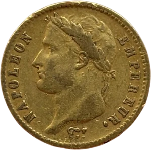 Tête laurée de Napoléon Ier à gauche.