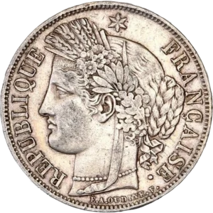 Tête de Cérès surmontée d'une couronne faite d'un ruban, de fleurs, d'épis de blé, de feuilles de laurier et de chêne. Un collier de perle entoure son cou.