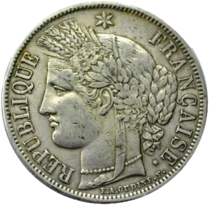 Tête de Cérès surmontée d'une couronne faite d'un ruban, de fleurs, d'épis de blé, de feuilles de laurier et de chêne. Un collier de perle entoure son cou.