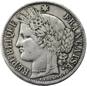 Tête de Cérès surmontée d'une couronne faite d'un ruban, de fleurs, d'épis de blé, de feuilles de laurier et de chêne. Un collier de perle entoure son cou.