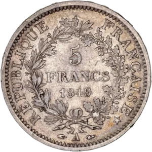 Hercule debout de face avec la léonté, unissant la Liberté debout à gauche et l'Egalité à droite.