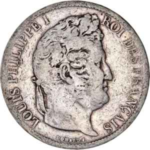 Tête nue de Louis Philippe Ier à droite.