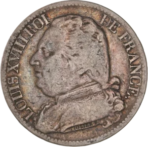 Buste habillé de Louis XVIII à gauche.