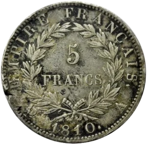 L'inscription "5francs" entourée d'une couronne de laurier.