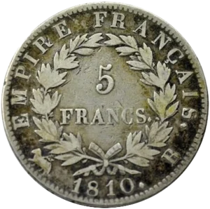 L'inscription "5francs" entourée d'une couronne de laurier.