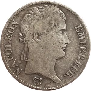 Tête laurée de Napoléon Ier à droite.