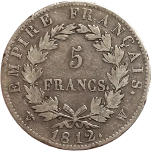 L'inscription "5francs" entourée d'une couronne de laurier.