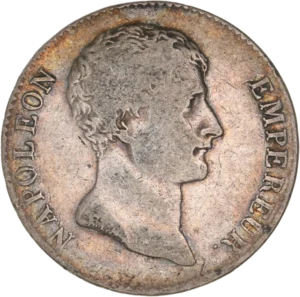Tête nue de Napoléon Bonaparte à droite.