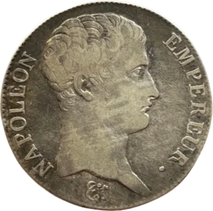 Tête nue de Napoléon Ier à droite.
