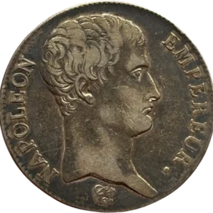 Tête nue de Napoléon Ier à droite.