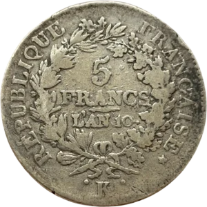 L'inscription "5 francs" entourée d'une couronne composée de feuilles de chêne et de laurier.