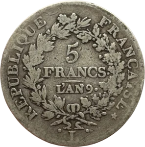 L'inscription "5 francs" entourée d'une couronne composée de feuilles de chêne et de laurier.