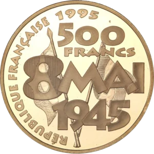 PAX encadré des différents devant une allée de drapeaux des Alliés sous un vol de colombes.