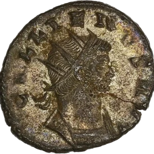 Buste radié et cuirassé de Gallien à gauche.