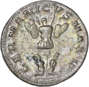 Trophée d'armes avec un Germain captif de chaque côté.