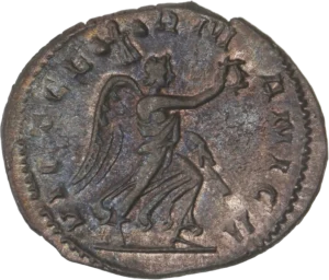 La Victoire ailée marchant à droite, tenant une couronne de laurier et un trophée militaire.