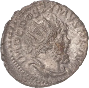 La Fortune assise, tournée à gauche, tenant une corne d'abondance et menant une proue de navire.