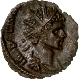 Buste radié, drapé et cuirassé de Quintille à droite.