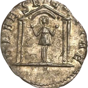 Buste diadémé et drapé de Salonine à droite, posé sur un croissant.