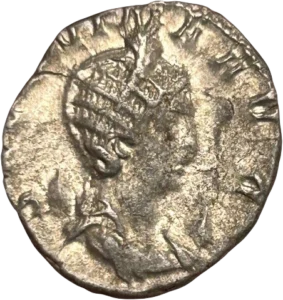 Segetia, coiffée d'un nimbe radié debout de face, les bras tendus dans un temple tétrastyle à fronton triangulaire coupolé.