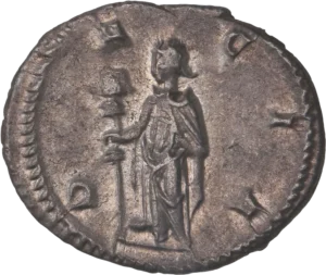 La Dacie tournée vers la gauche, tenant une enseigne militaire.