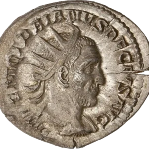 Buste drapé, cuirassé et diadémé de Trajan Dèce à droite.